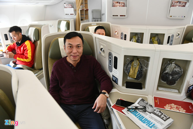 Cổ động viên đồng phục cờ Tổ quốc sang Trung Quốc cổ vũ U23 Việt Nam